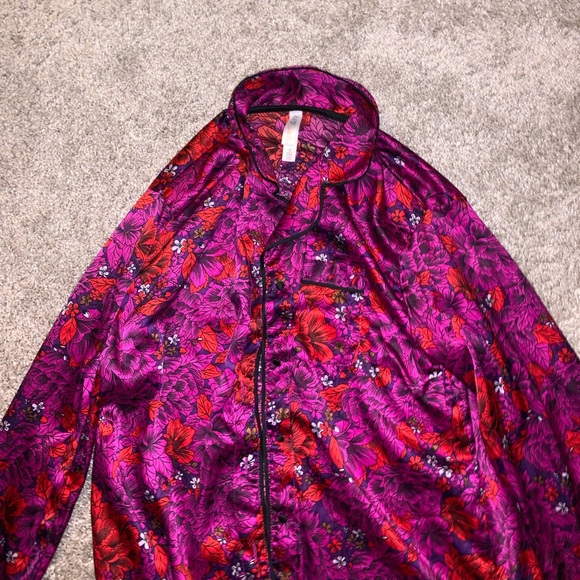 Gilligan & O’Malley Purple & Red Button Down top - Picture 5 of 13